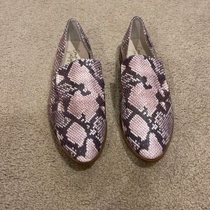 Crown vintage snakeskin flats size 7.5 excellent condition